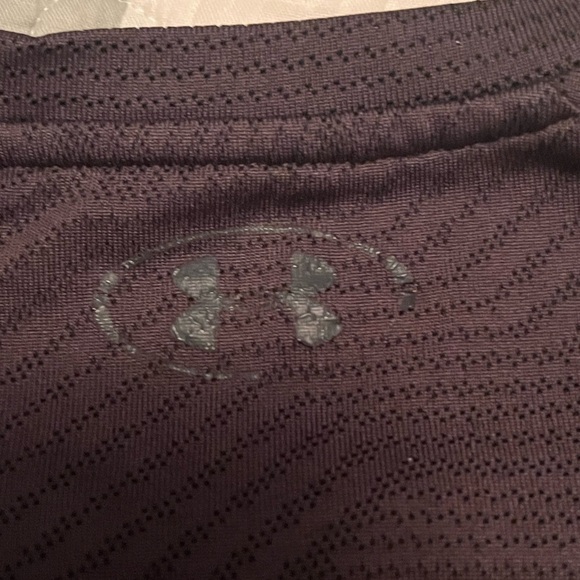 Under Armour Small Dry Fit SS - Picture 5 of 5